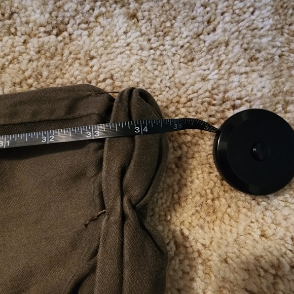 Wilfred Free cropped khaki cargo style pants / dark green / Aritzia 100% cotton - Picture 11 of 11